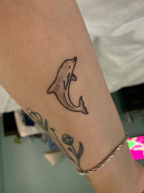 Tropical Tattoos, Dolphin Tattoo, Tropical Tattoo, Dolphins Tattoo, Favorite Tattoos, Beach Tattoo, Simplistic Tattoos, Old School Tattoo, Tattoo Inspo