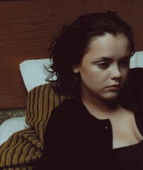 Christina Ricci 90s, Christina Ricci 90s Style, Christina Ricci Young, Black Hair Aesthetic, Unorganized Idea, Christina Ricci, Gilmore Girls, 90s Fashion, Black Hair