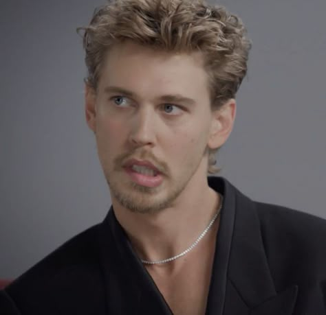 Austin Butler Eyes, Austin Butler Shirtless, 50s Elvis, Elvis Presley Austin Butler, Austin Butler Elvis Presley, Patti Page, The Voices Are Getting Louder, Celebrities Crush, Austin Elvis