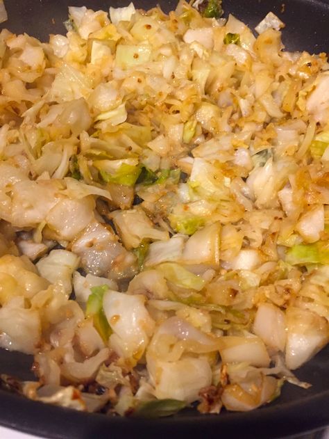 Garlicky Cabbage, Sauteed Cabbage, Ww Recipe, Fried Cabbage, Chinese Cabbage, Cabbage Recipes, Ww Recipes, Christmas Dinner, Side Dish Recipes