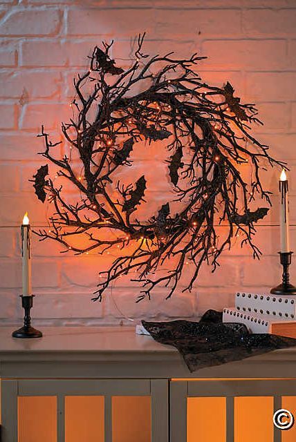 Halloween Decorations Outdoor Porch, Painting Tattoos, Wreaths Halloween, Festive Halloween Decor, Scary Halloween Decorations Outdoor, Halloween School Treats, Adornos Halloween, Halloween Porch Decorations, Halloween Wreaths