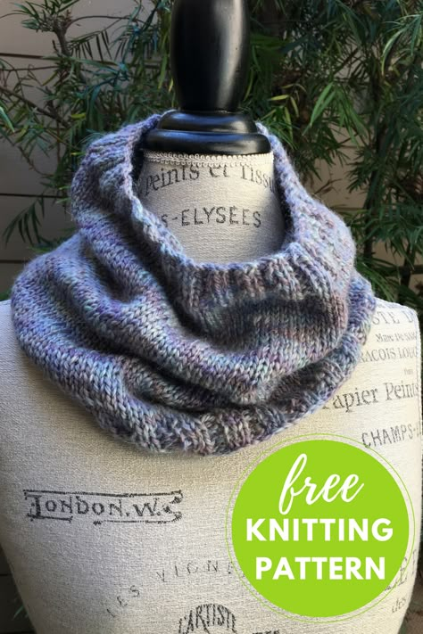 Worsted Weight Knit Cowl Pattern, Worsted Weight Cowl Knitting Pattern, Knitting In The Round Patterns Free, Easy Cowl Knitting Pattern, Easy Collage, Knit Cowl Pattern, Knitting Cowl, Knitted Cowls, Knit Cowl Pattern Free