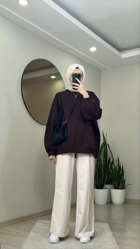 Outfit Hijab Casual, Hijab Fashion Summer, Ootd Hijab Casual, Mode Ulzzang, Muslim Outfits Casual, Muslim Fashion Hijab Outfits, Hijab Style Casual, Casual College Outfits, Hijabi Fashion Casual