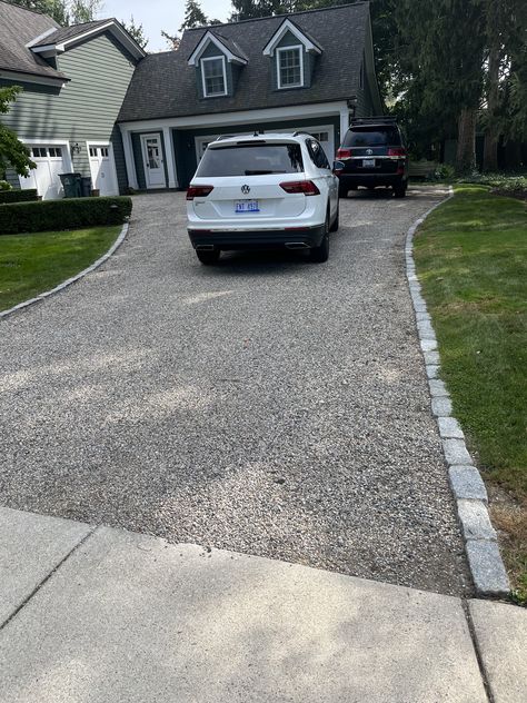 Gravel Front Yard Ideas, Concrete To Gravel Driveway Transition, Driveway Lining Ideas, Small Front Driveway Ideas, Pretty Driveways, Driveway Ideas Gravel, Rock Driveway Ideas, Gravel Driveway Ideas, Granite Driveway