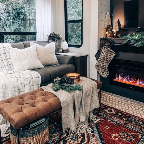 It's Sharing Sunday! We wanted to share this photo from ⁠@ourblueabode to show how cozy you can make your tiny home during the winter! 😍⁠ ⁠ Pic credit: @ourblueabode⁠ found on @insurance4rvs⁠ ⁠https://www.instagram.com/p/B5_ZjS-HIsO/?utm_source=ig_web_copy_link⁠ ⁠ #wintercamping #rvlife #fulltimeRV #fulltimeRVing #RVfulltime #lifeontheroad #motorhomes #OnTheMoveWithMOT #getoutthere #takeahike #cozycorner #liveoutdoors #rvpark #drycamping #getoutside #tinyhome #rvliving Rv Living Room, Camper Christmas, Rv Interior Remodel, Camper Trailer Remodel, Diy Camper Remodel, Cozy Christmas Decor, Rv Makeover, Trailer Living, Rv Living Full Time