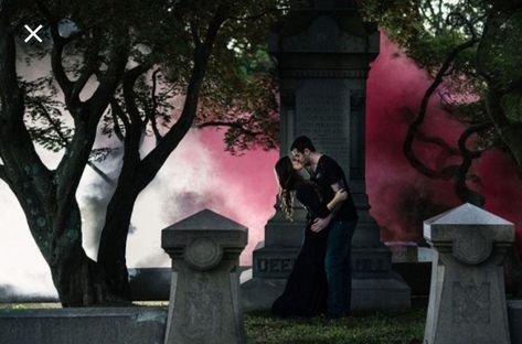 Engagement Photos In Cemetary, Cemetery Engagement Photoshoot, Cemetery Couple Photos, Graveyard Couples Photoshoot, Horror Engagement Photos, Cemetary Engagement Photoshoot, Cemetery Engagement Photos, Gothic Family Photoshoot, Goth Engagement Photos