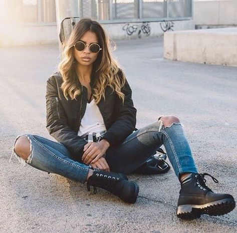 How Women Should Wear Timberland Boots 2023 Outfits Con Botas Timberland, Timberland Boots Women Outfit, Black Timbs, Timberland Outfits Women, Timbs Outfits, Timberland Boots Outfit Mens, Timberland Boots Black, Timberland Boots Outfit, Timberland Outfits