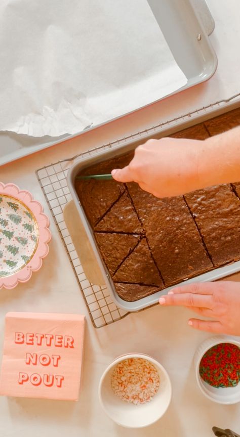 Christmas Tree Brownies - Stacia Mikele How To Cut Brownies Into Christmas Trees, Brownie Xmas Trees, Brownie Trees Christmas, Brownie Christmas Trees, Christmas Brownies Decoration, Brownie Christmas Gift, Christmas Brownies Ideas, Brownie Christmas Tree, Brownie Trees