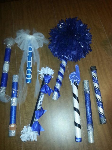 Primceton Cheer Spirit Sticks Cheerleading Treats, School Spirit Crafts, Cheer Treats, Cheer Spirit Sticks, Cheer Buckets, Spirit Stick, Cheerleading Party, Cheer Banquet, Cheerleader Gifts