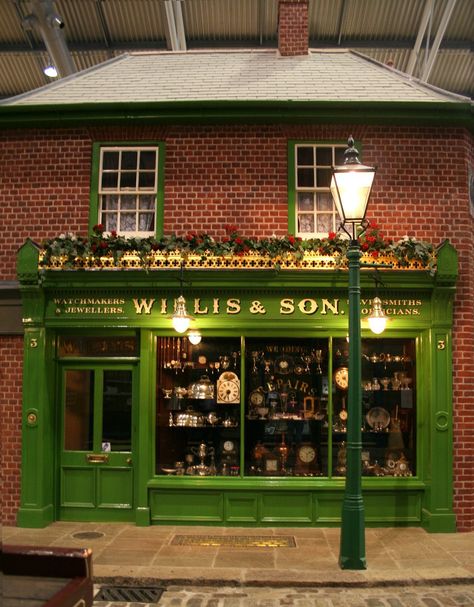 Willis & Son miniature Victorian shop Old Store Fronts, Bookshop Ideas, Victorian Logo, Shop Pictures, Dolls House Shop, Victorian Gardens, Shop Facade, Victorian Mansion, Storefront Signs