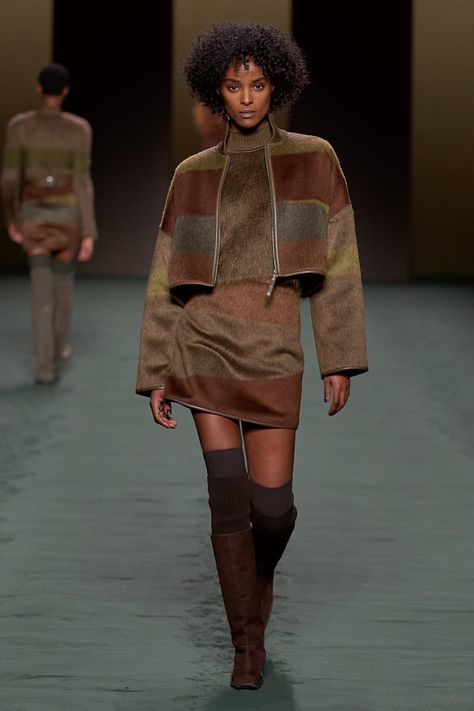 Hermes Clothes, Fall Runway, Fall 2022, Fall Fashion Trends, Fashion Show Collection, Sewing Basics, London Fashion Week, Preppy Style, Instagram Fashion