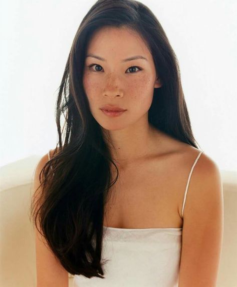 Lucy Liu Cheveux Oranges, Lucy Liu, Dark Hair, Celebrities Female, Pretty Woman, Asian Beauty, Pretty People, Beautiful People, Long Hair