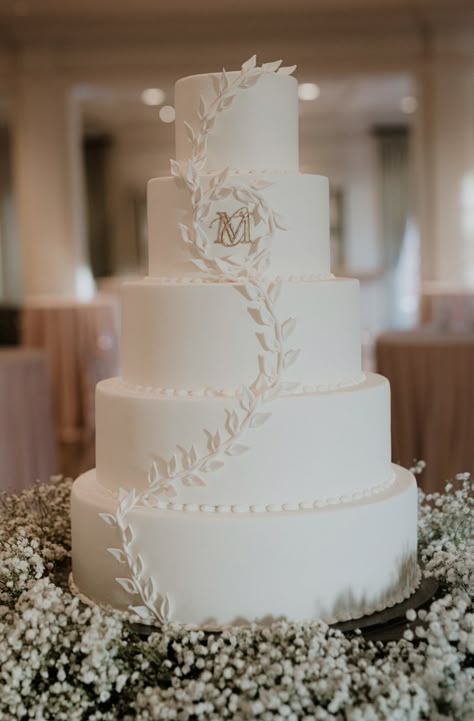 4 Layer Cake Wedding, Clean White Wedding Cake, Simple 3 Tier Wedding Cake, Basic White Wedding Cake, White Wedding Cake 4 Tier, Plain White Wedding Cake, Smooth White Wedding Cake, Classy Wedding Cakes, White And Gold Wedding Cake