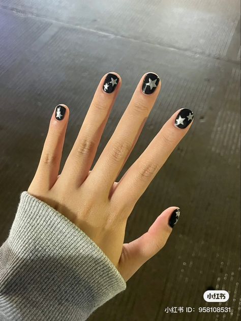 Grunge Nails Non Acrylic, Real Gel Nails Manicures, Dark Natural Nail Designs, Emo Gel Nails Short, Black Jelly Nails Short, Short Grunge Nail Ideas, Short Alt Nail Ideas, Short Nail Designs Alt, Short Nails Aesthetic Grunge