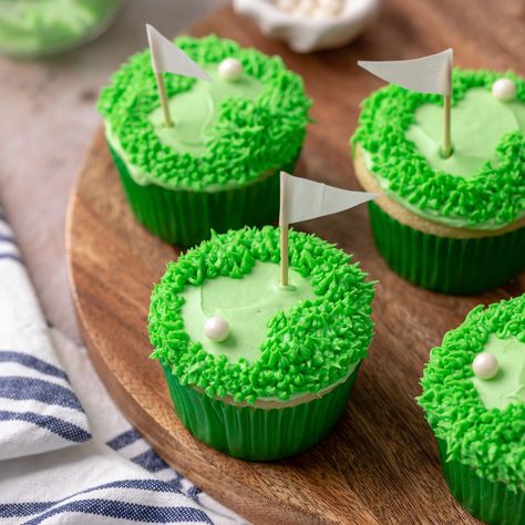 Golf Green Cupcakes - Pillsbury Baking Golf Cupcake Cake, Mini Golf Cake, Golf Decorations, Golf Cupcakes, Green Frosting, Golf Birthday Cakes, Summer Cupcakes, Green Cupcakes, Birthday Jokes