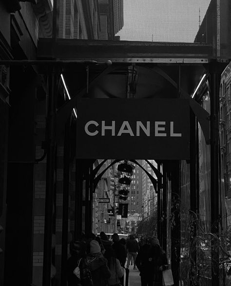 White Aesthetic Photography, Chanel Shop, Street Model, Chanel Aesthetic, Chanel Black And White, Gloomy Day, Fashion Mood Board, Chanel Model, Black And White Aesthetic