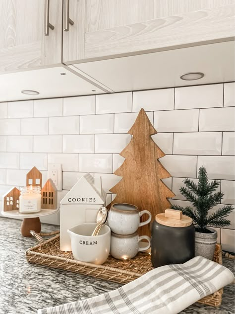 Cozy Christmas Decor, Neutral Christmas Decor, Modern Christmas Decor, Christmas Decor Inspiration, Christmas Kitchen Decor, Minimalist Christmas, Boho Christmas, Christmas Decorations For The Home, Christmas Kitchen