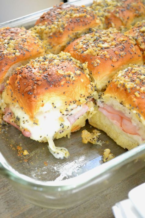 Ham and Swiss Sliders | Love & Food ForEva Ham Delights, Housewarming Party Food, Southern Party, Ham And Swiss Sliders, Ham Sliders, Ham And Cheese Sliders, Ham And Swiss, Cheese Sliders, Hawaiian Sweet Rolls