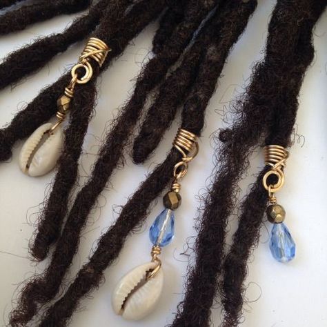 Locs Jewelry, Mundo Hippie, Queens Crown, Dreadlock Hair, Dread Accessories, Dreadlock Jewelry, Blonde Box Braids, Dreads Girl, Dreadlock Accessories