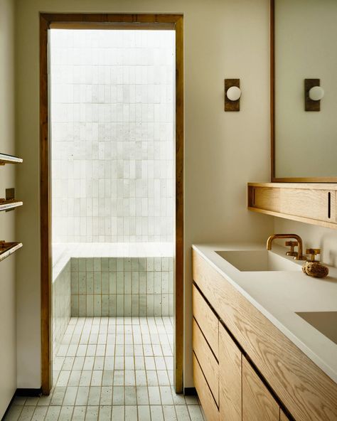 In Brooklyn Heights, a Decidedly Contemporary Home Grows Out of a Midcentury-Modern Marvel | Architectural Digest White Mid Century Bathroom, California Modern Bathroom, Modern French Bathroom, 1960s Interior Design, 1960s Interior, Midcentury Modern Bathroom, Mid Century Apartment, Craftsman Bathroom, Modern Bathroom Tile