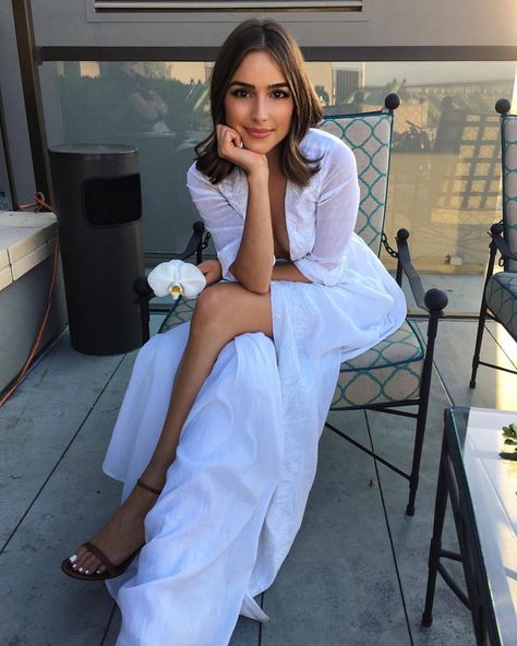 See this Instagram photo by @oliviaculpo • 42k likes Olivia Culpo Bob, Olivia Culpo Style, Olivia Culpo, Bob Haircut, Style Crush, White Fashion, Celebrities Female, Casual Chic, Celebrity Style