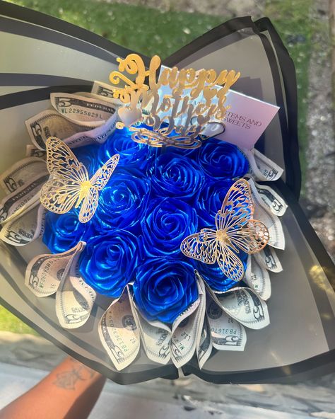 Blue Money, Ribbon Flowers Bouquet, Blue Flowers Bouquet, Money Rose, Luxury Flower Bouquets, Money Bouquet, Flower Bouquet Diy, Sapphire Engagement Ring Blue, Diy Bouquet