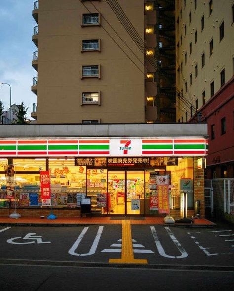 7-eleven is bringing their japanese food menu to the united states 7-eleven inc. also says it works closely with seven-eleven japan to share learnings and best practices, including working with some of the same fresh food manufacturers. Convenience Store Concept Art, Convience Store Exterior, Korean Convenience Store Exterior, Chinese Convenience Store, 7/11 Store, Convenience Store Aesthetic Night, Convenience Store Drawing, Japanese Convenience Store Aesthetic, Convenient Store Aesthetic