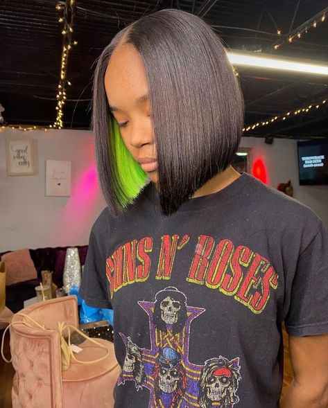 Bob With Color Underneath Black Women, Peek A Boo Bob Black Women, Peekaboo Hair Color Black Women Bob, Bhaddie Hairstyle, Wig Tips, Hidden Hair Color, Short Hairstyle Women, Peekaboo Hair Colors, Bob Black