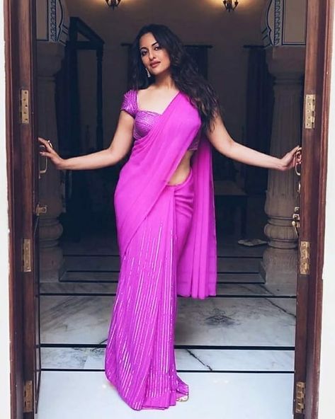 Kalank Outfits, Indian Wear Dresses, Indian Wear Saree, Sonakshi Sinha Saree, Outfits Traditional, Purple Saree, Anita Dongre, Sonakshi Sinha, Wear Saree