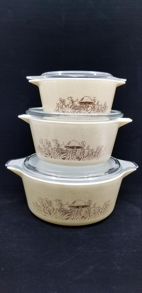 Vintage Pyrex Patterns, Vintage Pyrex Dishes, Pyrex Patterns, Eagle Wall Art, Casserole Set, Pink Mushroom, Vintage Pyrex, Pyrex Vintage, Great Christmas Gifts