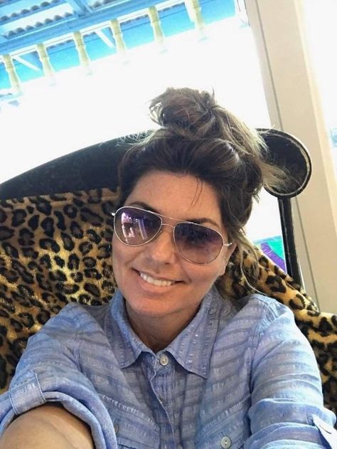 Shania Twain Selfie, Shaina Twain, Country Female Singers, Emma Watson Pics, Pauley Perrette, Bra Image, Today Pictures, Shania Twain, Country Stars