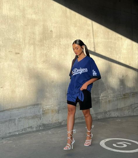 Oversized Baseball Jersey, Dodgers Outfit, Baseball Jersey Outfit, Jersey Outfit, Outfit Women, Baseball Jersey, Office Outfits, My Vibe, Fitness Inspo