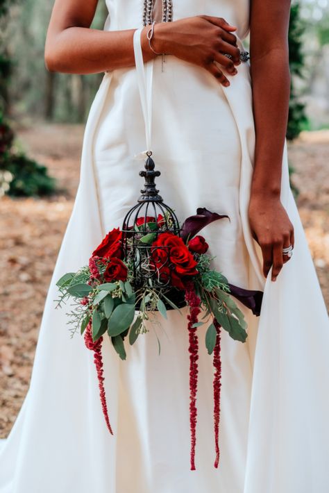 Lantern Bridal Bouquet, Wedding Ring Bouquet, Lantern Wedding Bouquets, Circle Bouquet Bridesmaids, Alternate Wedding Bouquet Ideas, Alternative To Bouquets For Bridesmaids, Lantern Bouquet Bridesmaid, Non Traditional Bouquets, Alternative Wedding Bouquet Ideas