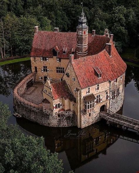 Germany Castles, North Rhine Westphalia, Beautiful Castles, Traditional Architecture, Architectural Inspiration, Tower Bridge, Egypt, Palace, Fort