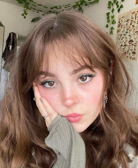 Wispy Bangs Round Face, Bangs Wavy Hair, Bangs With Medium Hair, Hairstyles For Layered Hair, Hair Stylies, Wispy Bangs, Haircuts Straight Hair, Short Hair With Bangs, Cut My Hair