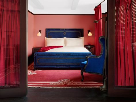 Gramercy Park Hotel, New York - Hotel Review - Condé Nast Traveler Headboard Inspiration, Gramercy Park Hotel, Gramercy Park, New York Hotels, Pink Bedrooms, Design Hotel, Bedroom Hotel, Design Industrial, Pink Bedroom