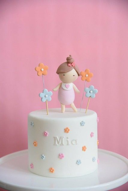 Flower Birthday Cake Kids, 1st Birthday Girl Cake Ideas, Bolo Clean, 1st Birthday Cake Girl, First Bday Cake, Birthday Cake Princess, Baby 1st Birthday Cake, Girls First Birthday Cake, Cake Designs For Girl