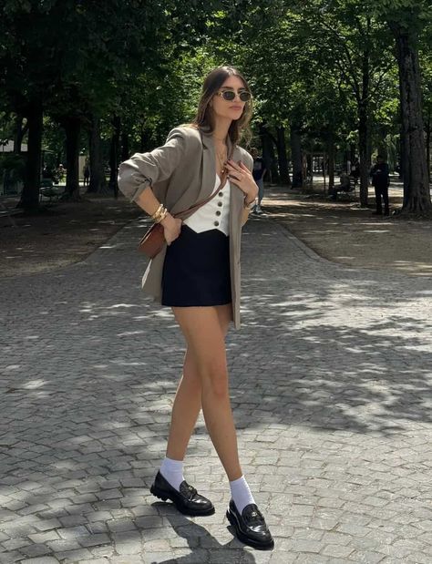 Chunky Loafers Outfit, Fall Skirt Outfits, Loafers For Women Outfit, Fall Skirt, Loafers Outfit, Skirt Outfits Fall, Skandinavian Fashion, Chique Outfits, Miniskirt Outfits