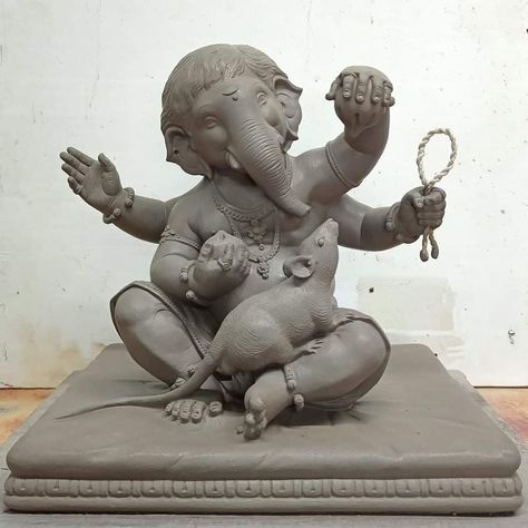 Baby Ganesha Murti, Ganapati Making, Ganesha Artwork, Clay Ganesha, Buddha Painting Canvas, Ganesh Art Paintings, Buddha Art Drawing, Shri Ganesh Images, Creative Birthday Cards