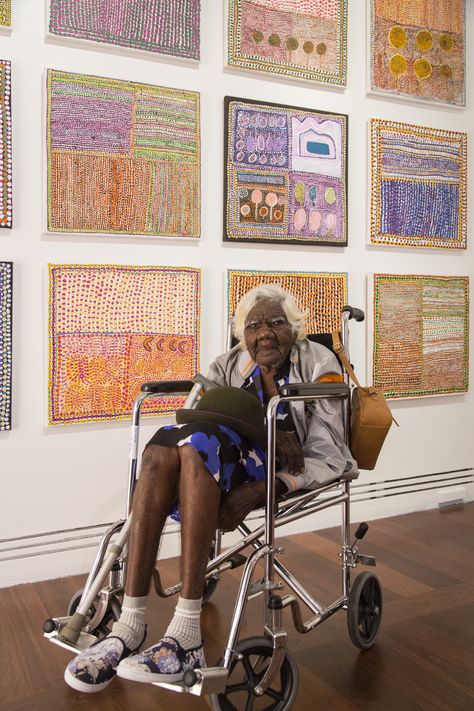 105-year-old artist is winning fans across the world Istoria Artei, Arte Folk, Aboriginal Painting, Aboriginal Artwork, Aboriginal Artists, Australian Art, Indigenous Art, Australian Artists, Aboriginal Art