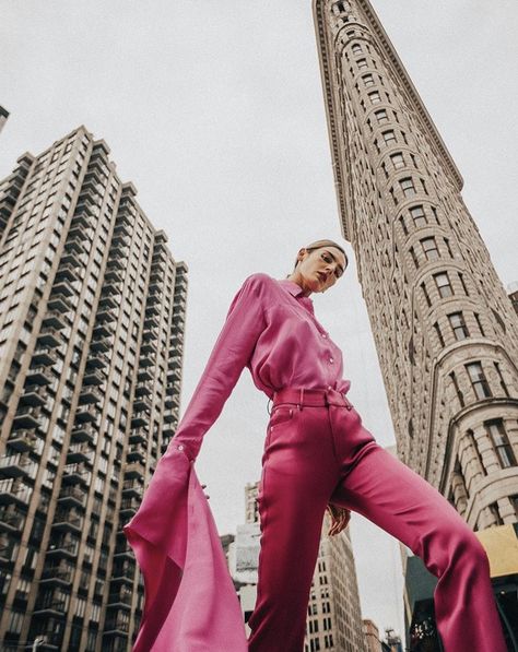 Pink Monochrome Outfit, City Fashion Shoot, Street Fashion Shoot, Fashion Photography Ideas, Studio Fashion Photography, City Fashion Photography, Street Fashion Photoshoot, High Fashion Photoshoot, Pink Monochrome