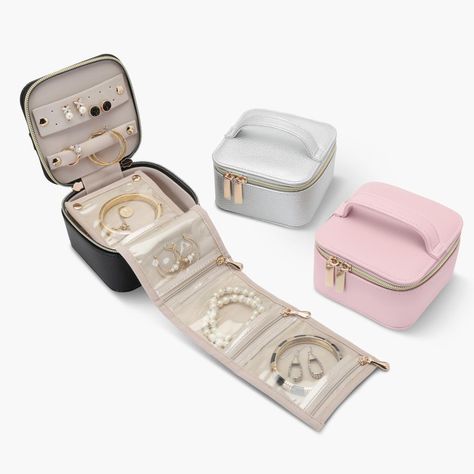 This is the travel-sized jewelry case that keeps earrings, necklaces, rings, and other valuables neatly stored and secure. Travel Jewellery Case, Mini Jewelry Case, Organized Jewelry, Jewelry Travel Case, King Anime, Mini Makeup Bag, Hammacher Schlemmer, Makeup Accesories, Gold Bangle Set