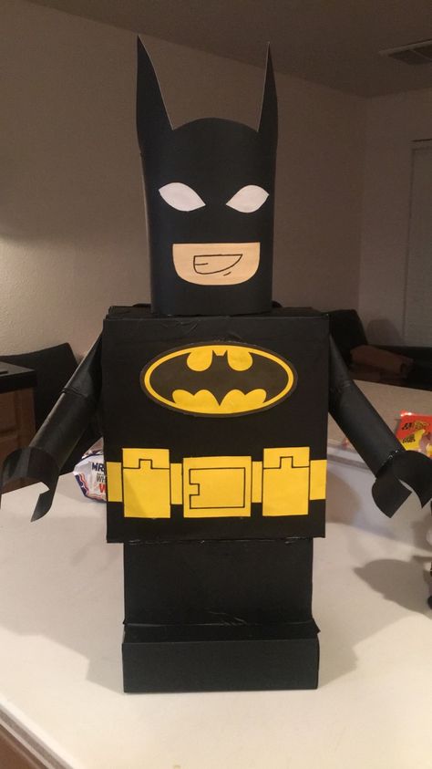 Batman Valentine's Box Batman Valentines Boxes, Valentines Boxes Ideas, Valentine Box Boys, Valentines Lego, Easy Valentines Day Boxes, Batman Valentine, Unique Valentine Box Ideas, Batman Valentines, Diy Batman