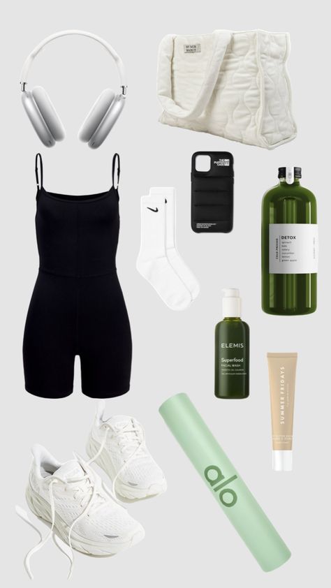 Gym Accessories Aesthetic, Clean Girl Workout Outfits, Clean Girl Gym Outfit, Gym Outfits Girl, Running Outfit Lululemon, Gym Fits Aesthetic Women, Gym Workout Outfits For Women, Alo Gym, Girls Workout Outfits