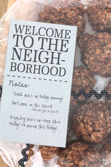 Perfect Peanut Butter No Bake Cookies with a Welcome New Neighbor Printable! From www.overthebigmoon.com! New Neighbor Welcome Gift, Hoa Ideas, Baked Goods Gifts, Neighborhood Events, Neighborhood Ideas, Peanut Butter No Bake Cookies, Amish Friendship Bread Starter Recipes, Welcome New Neighbors, Neighborhood Activities