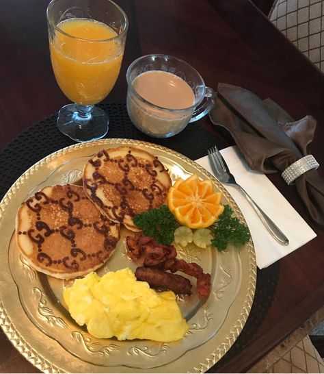 Pancakes Gucci breakfast #guccipancakes Expensive Breakfast, Creation Aesthetic, Luxury Breakfast, Gucci Party, Visual Therapy, Ideas For Bloxburg, Breakfast Hotel, Brand Food, Types Of Aesthetics