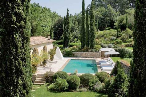 Charming Les Pinchinats villa in Aix-en-Provence Bougainvillea House, Moderne Pools, Building A Swimming Pool, Piscina Interior, Modern Balcony, Dream Pools, Swimming Pool Designs, Garden Pool, Outdoor Swimming