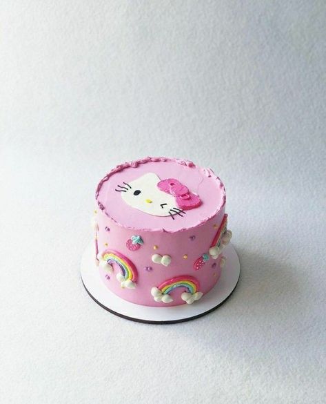 Hello Kitty Rainbow Cake, Hello Kitty Cake Design, Kue Hello Kitty, Bolo Da Hello Kitty, Hello Kitty Birthday Theme, Hello Kitty Birthday Cake, Ugly Cakes, Rainbow Birthday Cake, Hello Kitty Birthday Party