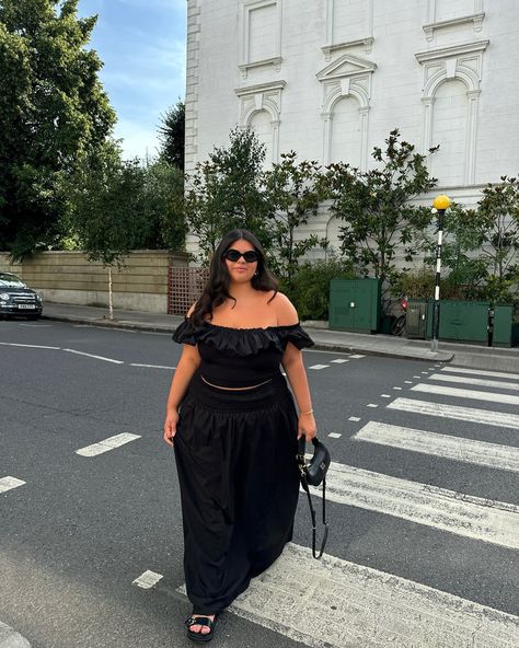 ✨ SUMMER STYLIN' ✨ freyabroni in our Black Rib Ruffle Bardot Long Top & Black Cotton Poplin Shirred Waist Floaty Maxi Skirt 🖤 Tap to shop 🔗 Black Rib, Cotton Poplin, Long Tops, Black Cotton, Maxi Skirt, Tap, Skirt, Black