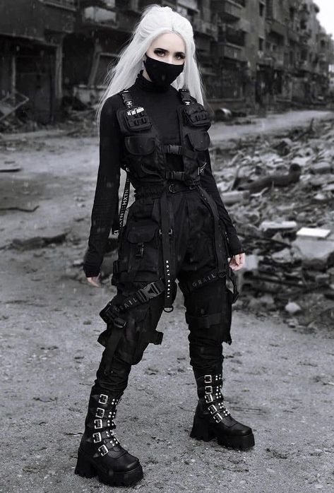 Black knee boots, #tacticalpants, sweatshirt, vest and mask | #techwear #darkstyle #allblackoutfit #cyberpunk Techwear Girl Outfit, Techwear Girl, Techwear Women, Techwear Outfits, Mode Emo, Techwear Fashion, Moda Cyberpunk, Black Clothes, Cyberpunk Fashion